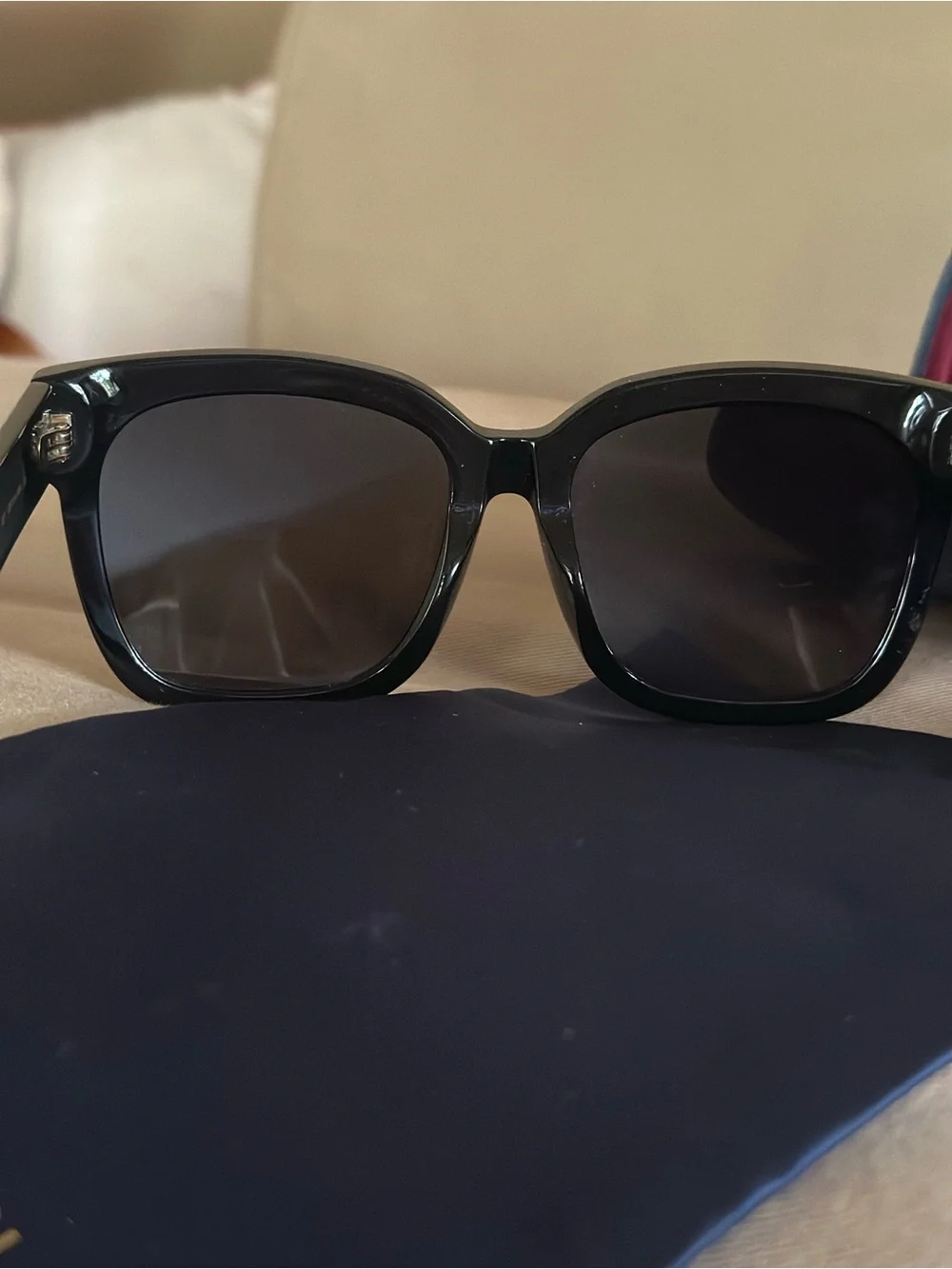 Gucci Sunglasses- Like New! - Picture 5 of 10